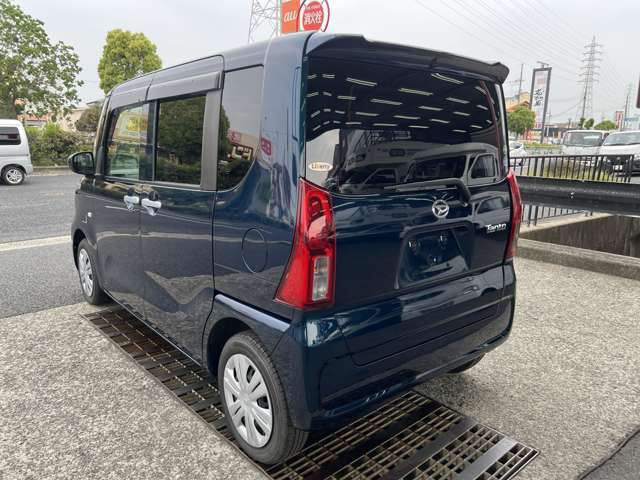 展示までにまずお車を見て頂くために一度は全車、外装も内装も当店スタッフが手作業でクリーニングしております☆ご納車の前にも気持ちよく乗っていただくために再度のクリーニングもしてお渡し致ししております☆