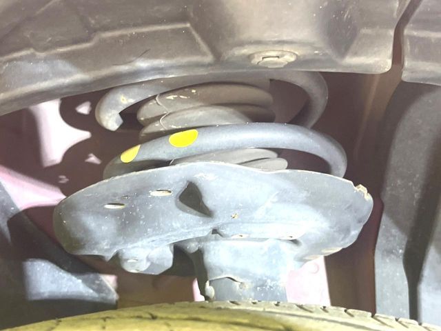 お車を安心してお乗りいただく為には、足回りの定期点検が欠かせません。サービスサポート（有償保証）では無料点検もご提供しており、安心のカーライフをお過ごしいただけるサポート体制が整っています。