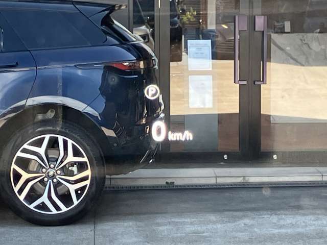 【ヘッドアップディスプレイメーカーOP価格￥199,000円-】フロントガラスに映し出されるヘッドアップディスプレイ搭載！目線を逸らすことなくスピードや情報を確認することが可能です。