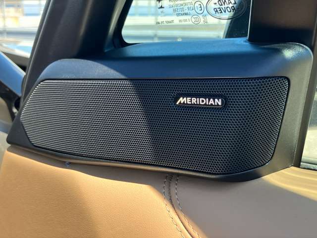 【MERIDIAN】室内音響はMERIDIANサウンドシステムにより最適化され、低音から高音までを忠実に、クリアに再現。いつものドライブを「想い出」に変えてくれます。
