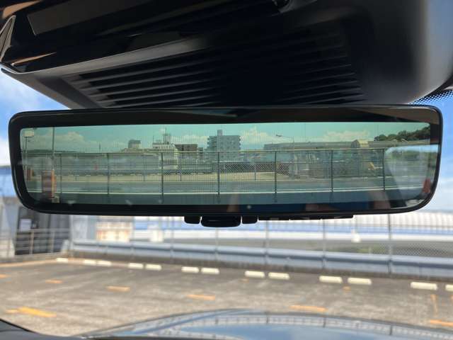 【クリアサイトインテリアリアビューミラー】モニター映像で工法が確認できるルームミラーは視野角が広く設計されております。