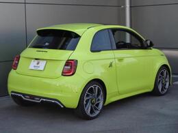 アバルト新車保証継承　自社管理デモカー　デモカーの為、走行距離は表示より伸びている場合があります。予めご了承ください。
