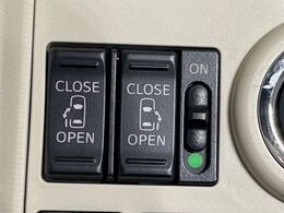 【両側パワースライドドア】スマートキーや運転席のスイッチで後席両側スライドドアの開閉が可能♪電動だから力を入れてドアを開ける必要が無く、小さなお子様でも簡単に開け閉めでき快適です♪