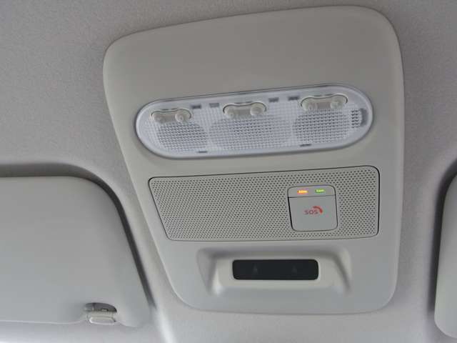 SOSコール搭載！急病時や危険を感じたときには、SOSコールスイッチを押してください。高性能の位置情報、センサー情報とともに専門のオペレーターにつながります。