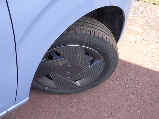 155/65R14タイヤ＋おしゃれな専用ホイールカバーです。スタッドレスタイヤや各種オプションのご注文も承っております(^^)！