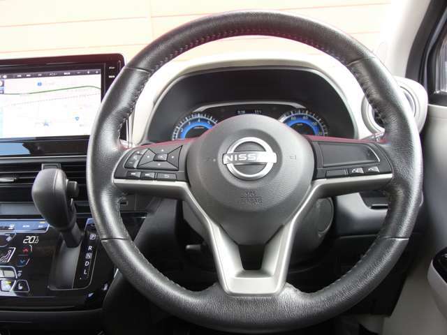 全国販売可能です。日産の整備士が車検整備や法定点検を行っておりますので安心してお乗りいただけます。ワイド保証はございませんが、新車保証継承により整備は全国の日産系ディーラーで受けていただけます。