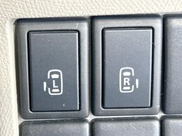 【両側パワースライドドア】スマートキーや運転席のスイッチで後席両側スライドドアの開閉が可能♪電動だから力を入れてドアを開ける必要が無く、小さなお子様でも簡単に開け閉めでき快適です♪