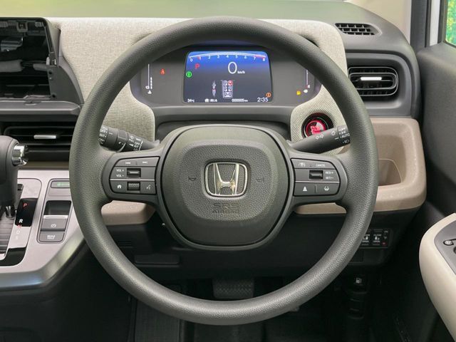 【ステアリングスイッチ】運転中、前方から目線をそらすことなく、オーディオ等の操作が可能な便利機能！安心＆快適なドライブを演出してくれます♪