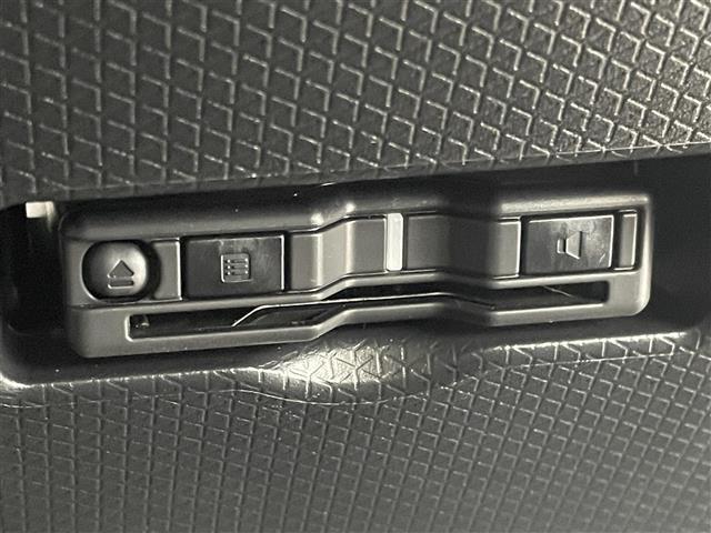 【ETC】有料道路を利用する際に料金所で停止することなく通過できる、ETC車載器（ノンストップ自動料金収受システム機器）が装備されています。セットアップを行うことで利用可能になります。