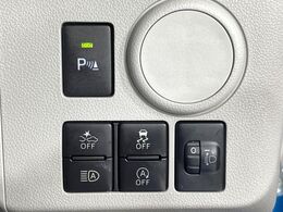 【コーナーセンサー】バンパーに付いたセンサーが障害物を検知！一定の距離に近づくとアラートで教えてくれます♪狭い駐車スペースや車庫入れ時も安心ですね☆