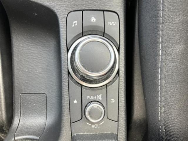 WECARSの展示場では実際に見て、触ってお車をお選びいただけます！知識の豊富な営業スタッフが様々なカーライフをご提案いたします！