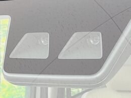 【スマートアシスト】走行中に前方の車両等を認識し、衝突しそうな時は警報とブレーキで衝突回避と被害軽減をアシスト。より安全にドライブをお楽しみいただけます。