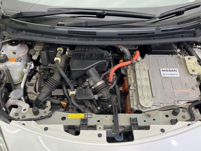 親切・丁寧な専門メカニックスタッフが応対！・車検・点検整備・事故等の修理などアフターサービスも安心。お車のカスタマイズもネクステージのサービススタッフまでご相談ください！