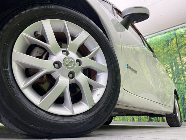 【純正15インチアルミホイール】外観にマッチした純正アルミホイールを装着しております。各種社外アルミホイールや、スタッドレスタイヤも取扱いしております。是非ご相談ください♪
