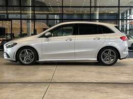納車前整備はメーカー規定に基づき併設工場で入念に行います。メルセデス・ベンツ指定のツールと技術を用い、メーカーの研修を受けたメカニックがお客様のお車を整備いたします。神奈川運輸支局指定整備工場です。