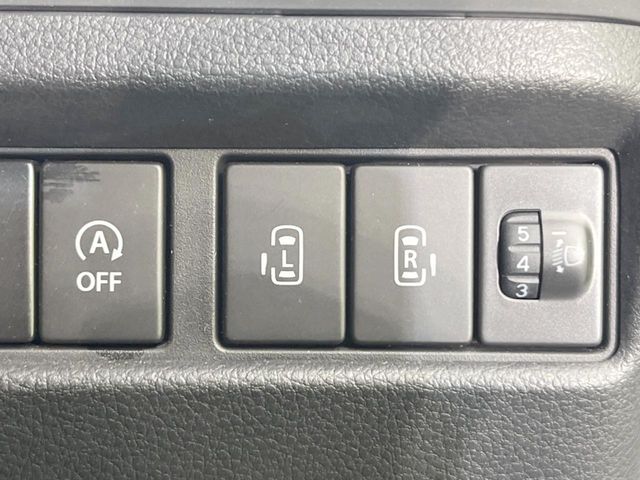 【両側パワースライドドア】スマートキーや運転席のスイッチで後席両側スライドドアの開閉が可能♪電動だから力を入れてドアを開ける必要が無く、小さなお子様でも簡単に開け閉めでき快適です♪