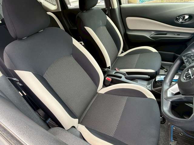 運転席シート廻りは使用感も少なく、良好な状態となっています。丁寧に使われていたことがよくわかりますね。