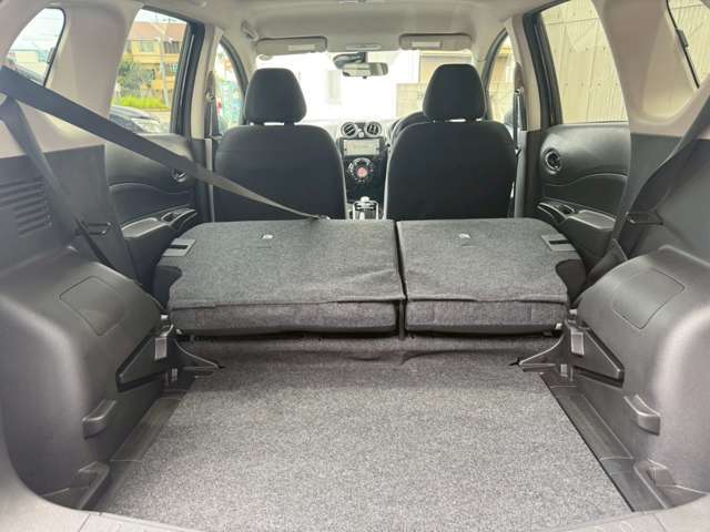 普段のお買い物や通勤、送迎等に十分な荷室スペースを確保しております。セカンドシートを倒すと、大きな荷物の積載も可能です♪
