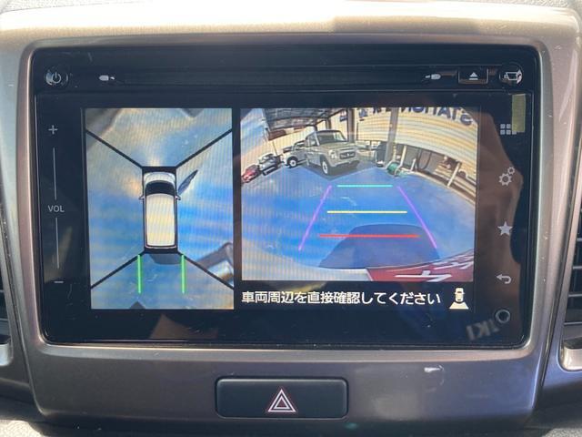 全方位カメラ付き。車を真上から見たような映像で、車の死角を少なくし、安全運転をサポートします。