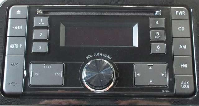 純正のAM/FMチューナーが付いています。（外部入力AUX端子付）