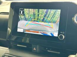 【バックカメラ】駐車時に後方がリアルタイム映像で確認できます。大型商業施設や立体駐車場での駐車時や、夜間のバック時に大活躍！運転スキルに関わらず、今や必須となった装備のひとつです！