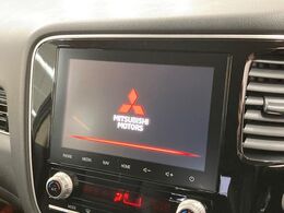 【純正ナビ】人気の純正ナビを装備しております。ナビの使いやすさはもちろん、オーディオ機能も充実！キャンプや旅行はもちろん、通勤や買い物など普段のドライブも楽しくなるはず♪