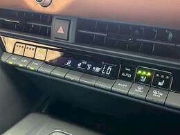 【シートヒーター＆シートクーラー】高級車にふさわしい快適装備で、夏場は座面から涼しい風が、冬場は身体の芯からポカポカになりますね。