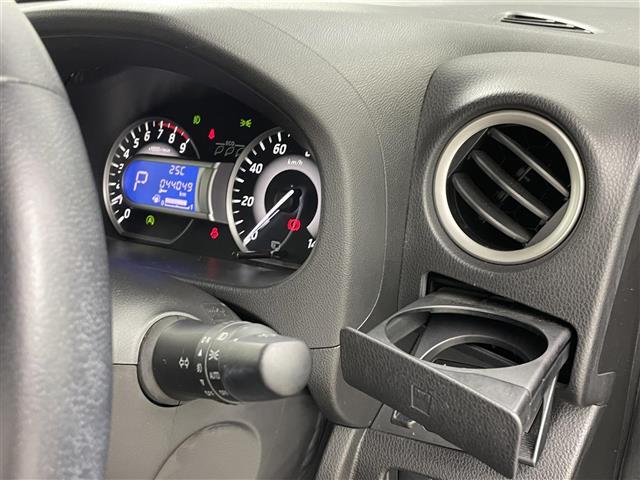 【ドリンクホルダー】長時間のドライブを快適に過ごすために、必須の車内アイテムですね。