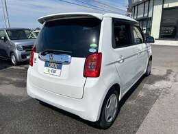 「プロの鑑定」　中古車の恐いところはまさに中古であること。見た目はきれいだけど実は訳有りなんてことは珍しくありません。その点当店のお車はプロの鑑定士による検査を受けた正真正銘の安心車両です。