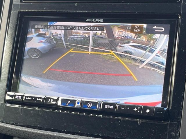 【バックカメラ】駐車時に後方がリアルタイム映像で確認できます。大型商業施設や立体駐車場での駐車時や、夜間のバック時に大活躍！運転スキルに関わらず、今や必須となった装備のひとつです！