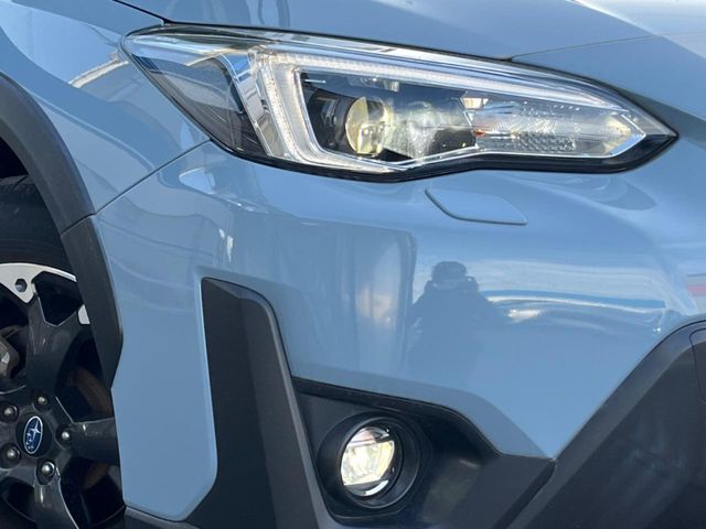 【LEDヘッドライト】悪天候や夜間走行時も良好な視界を確保し安心して運転できる高輝度LEDヘッドライトを装備！点灯速度が早く、消費電力も抑えられています。