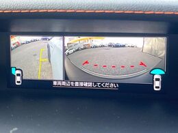 【フロント＆サイドカメラ】ドライバーから見にくい死角部分を映像で確認できる前方と左側面にカメラを装着。見通しがきかない場所や住宅密集地などを運転することが多い人におすすめの安心装備です。