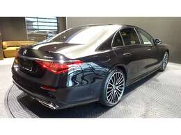 メルセデスの認定中古車「サーティファイドカー」では、万一お車が故障した場合も、ご購入後1年間もしくは2年間※は走行距離にかかわらずメルセデス・ベンツ正規サービスネットワークで無料修理いたします。