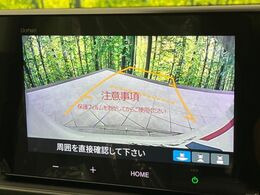 【バックカメラ】駐車時に後方がリアルタイム映像で確認できます。大型商業施設や立体駐車場での駐車時や、夜間のバック時に大活躍！運転スキルに関わらず、今や必須となった装備のひとつです！