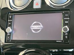 【純正ナビ】人気の純正ナビを装備。オーディオ機能も充実しており、Bluetooth接続すればお持ちのスマホやMP3プレイヤーの音楽を再生可能！毎日の運転がさらに楽しくなります！！
