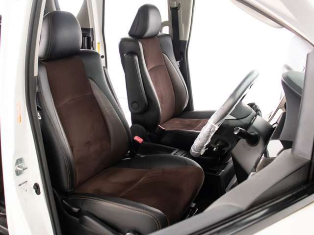 当社はご遠方お客様でも販売OK！ 現車の確認は、電話でお話ししながら、気になる部分を実況中継します。さらに、気になる箇所を含め沢山のお写真をメールや郵送でお送りします。まずは一度お電話、メールにて！