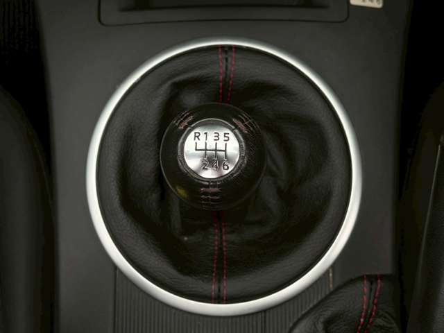 只今お車購入の方に限りお手入れ楽々ガラスコーティングを格安で施工実施中♪