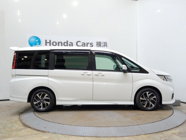 全長476cm、幅169cm、高さ184cmのお車になります。