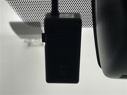 【ドライブレコーダー】映像・音声などの運転中の記録を残します。事故などを起こした起こされた時の証拠になりえますので、もしも時でも安心ですね。