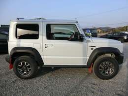 人気のジムニーシエラJCの入庫です！1オーナー禁煙車・8型フローティングナビ・ナビ連動前後ドラレコ・デジタルインナーミラー・シートカバー・ETC・社外グリル・innoロッドホルダー等豪華装備の1台です！