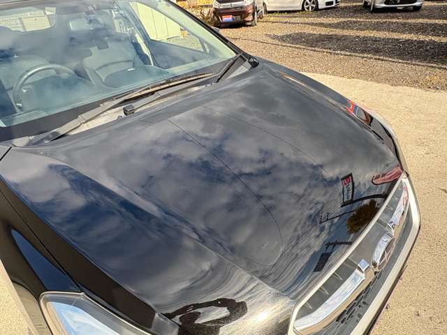 ルーフには目立つキズやヘコミなどは御座いません。