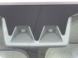 【スマートアシスト】走行中に前方の車両等を認識し、衝突しそうな時は警報とブレーキで衝突回避と被害軽減をアシスト。より安全にドライブをお楽しみいただけます。