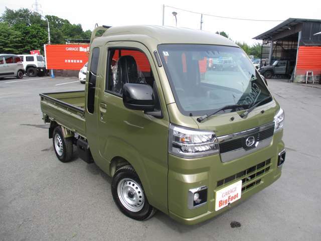 ＜4WD＞　＜届出済み未使用車＞　オートマ　オーディオレス　純正LEDヘッドライト＆フォグ　スマートキー　Pスタート　作業ライト　クリアランスソナー　デフロック　アオリガード　スマートアシストIII
