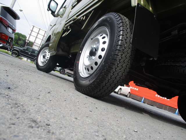 ご自宅まで無料で陸送納車いたします。一部地域は無料陸送の対象外ですが、陸送納車は全国対応可能ですのでお気軽にスタッフまでご相談ください。一部の離島など陸送できない地域もございます。