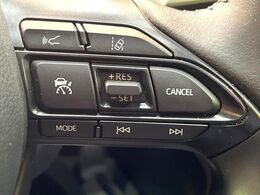 【レーダークルーズコントロール】高速道路での長距離走行が楽に！！自動で速度を保つクルーズコントロールが、衝突軽減システムと連携し、前方の車両を感知して車間を保つように速度調節してくれます！！