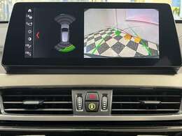 バックカメラと視覚的にPDCは車両の前方や後方にある障害物までの距離を信号音とビジュアル表示で知らせ、狭いスペースでの駐車や車庫入れをサポートします。