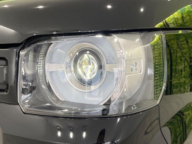 【LEDヘッドライト】悪天候や夜間走行時も良好な視界を確保し安心して運転できる高輝度LEDヘッドライトを装備！点灯速度が早く、消費電力も抑えられています。