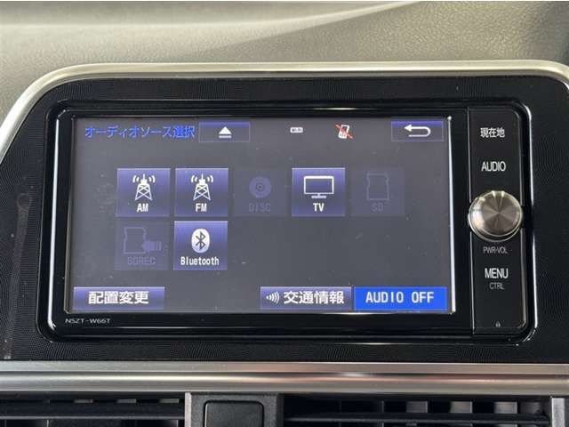 Bluetooth対応、CD/DVD再生機能付き。お好きな音楽を聴きながらのドライブは楽しいですよね～♪