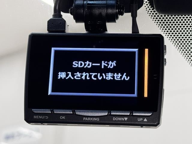 ドライブレコーダー装備してますよ。　思いでの記録や万が一の時の記録にも便利ですね。