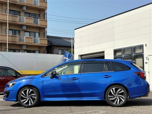 サイドビューです！外装は専任のスタッフが真心込めてワックス磨きを行ってますので、ピカピカな状態に仕上がってます！ご来店の上，この仕上がりをお確かめ下さい！